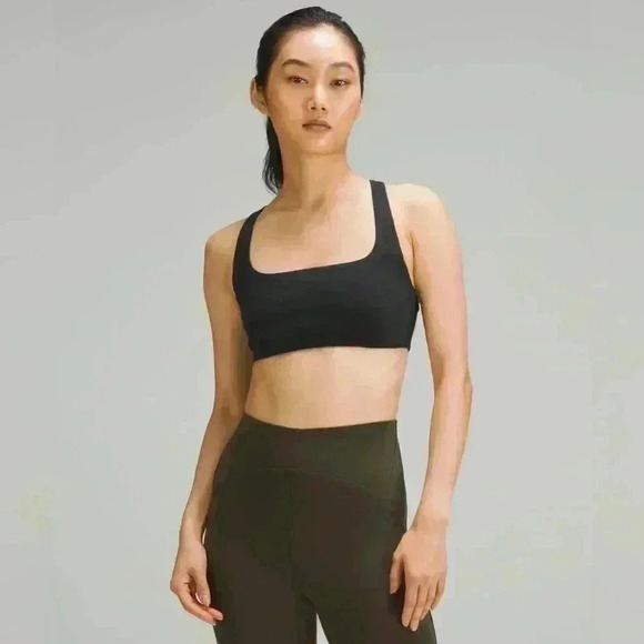 Lululemon🍋- SmoothCover Yoga Bra *Light Support, B/C Cup - Picture 2 of 4